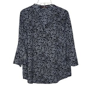 ❤️ 🆕 GAHARU Floral Top Size Medium